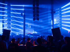 Vroege clubavond met eten en vintage kledingmarkt in Het Sieraad
