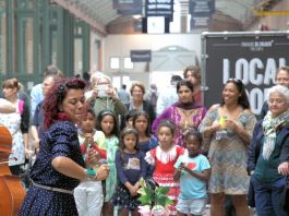 Muziek, dans en markt op Black Achievement Day in De Hallen