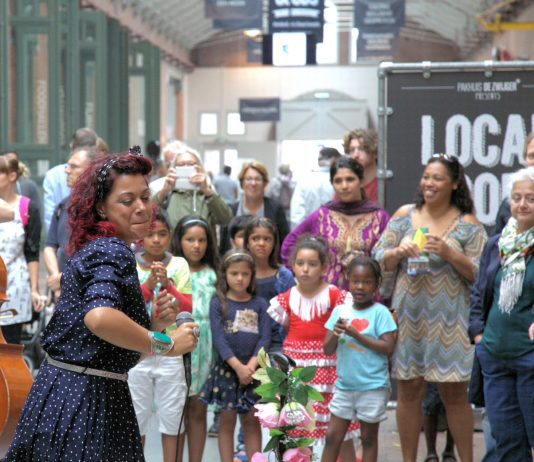 Muziek, dans en markt op Black Achievement Day in De Hallen