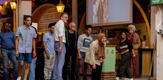 Gratis ruimtes, spellen en drankjes voor buurtbewoners die het niet makkelijk hebben