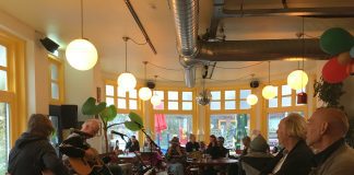 Muziek, ontmoetingen en lokaal talent op Open Podium De Baarsjes