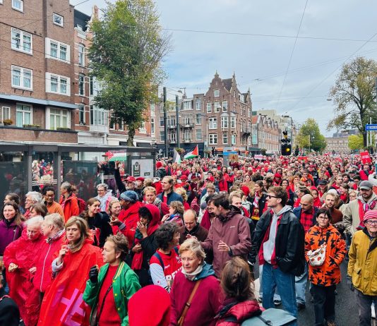Grootste Rode Lijndemonstratie tot nu toe trekt ook over Overtoom