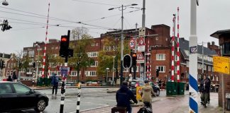 Auto’s weer over brug bij Overtoom na noodmaatregelen