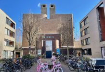 Koffiedrinken met buurtgenoten bij MidWest in De Baarsjes