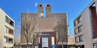 Koffiedrinken met buurtgenoten bij MidWest in De Baarsjes