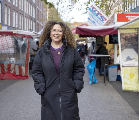 ‘Matcha mag, maar West moet ook betaalbare koffie hebben’ – Stadsdeelvoorzitter Ulichki wil een Amsterdam voor iedereen