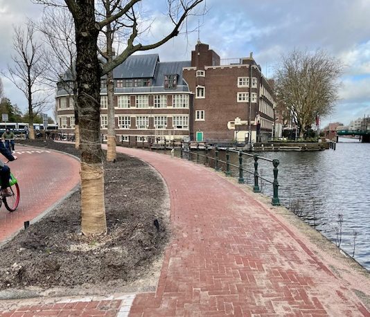 Deel Baarsjesweg vernieuwd: wandelen en zitten langs het water