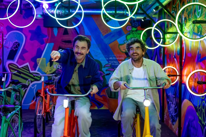 Highlights of Holland opent in Spaarndammerstraat met tulpen, fietsen en Van Gogh