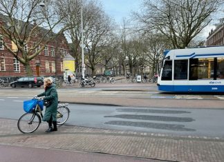 Nieuwe fietsoversteek Frederik Hendrikstraat na dodelijk ongeval