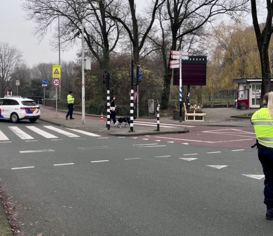 Fietser zwaargewond na aanrijding op Haarlemmerweg