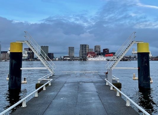 ‘Snel tijdelijke brug tussen NDSM en Houthaven aanleggen’
