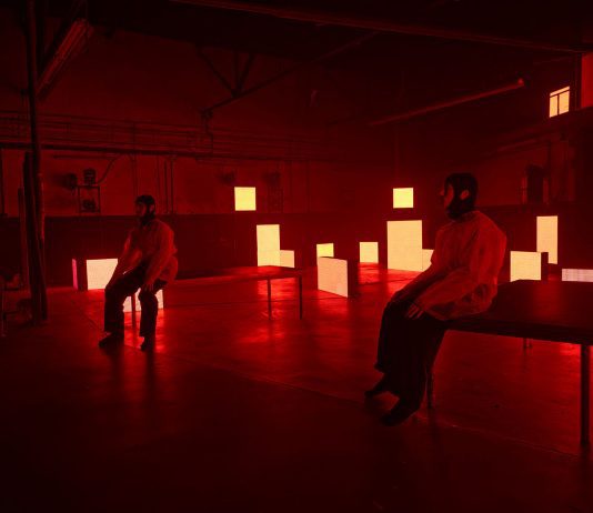 Theaterrave op Westergas over drang naar geluk, succes en illusie perfectie