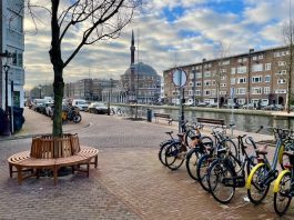 Tweede Kostverlorenkade bijna klaar met wandelstrook en nieuwe bomen