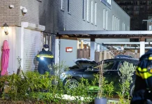 Brand na explosie bij woning Nieuw-West