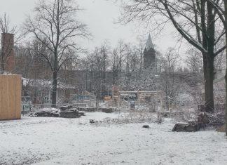 Gladheid en dun laagje sneeuw in West
