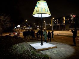 Lampenkappen geven kleur aan grauwe weg Nieuw-West