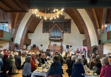 Ruim 250 gasten bij eerste iftar in de Nassaukerk