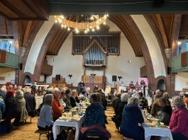 Ruim 250 gasten bij eerste iftar in de Nassaukerk