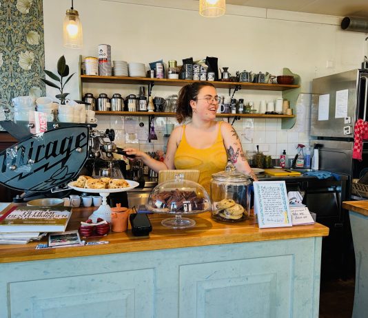Vegan pionier Koffie ende Koeck breidt uit in Bos en Lommer