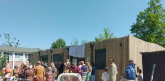 Teruggekeerde buurtkamer Bos en Lommer feestelijk geopend