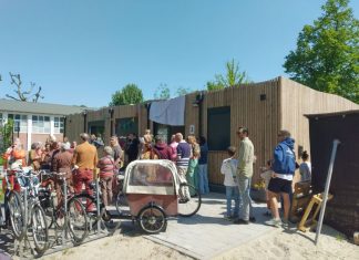 Teruggekeerde buurtkamer Bos en Lommer feestelijk geopend