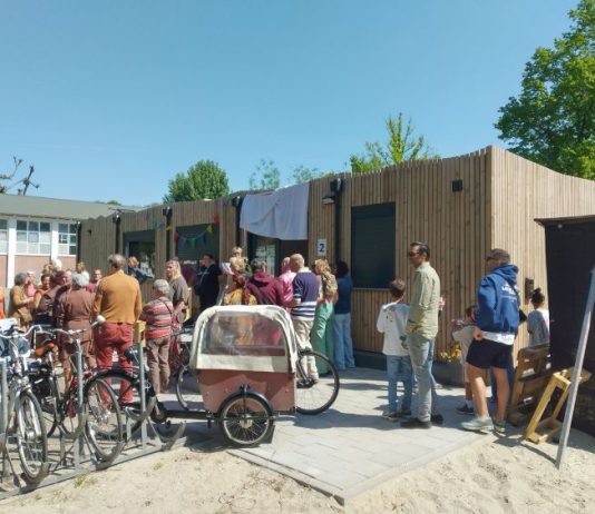 Teruggekeerde buurtkamer Bos en Lommer feestelijk geopend