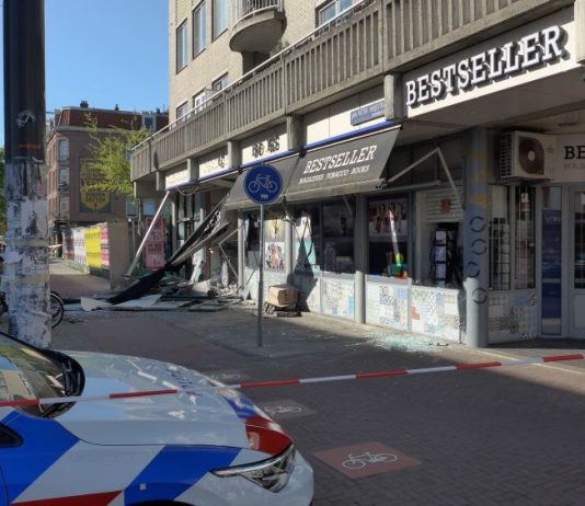 Enorme ravage door plofkraak in J.P. Heijestraat