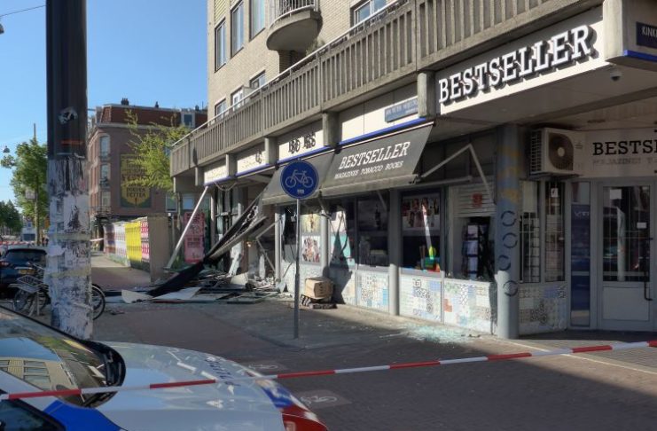 Enorme ravage door plofkraak in J.P. Heijestraat