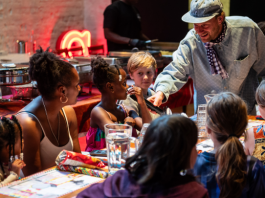 Vier Keti Koti bij Theater De Krakeling én ontdek het Suriname Museum met een voordelig combiticket