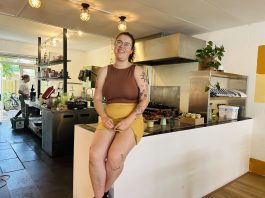 ‘Stoere stuiterbal’ opent vegan brunchtent in Bos en Lommer