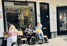 Kipsaté, twaalfuurtjes, pooltafel: bij Café de Vos is nostalgie troef