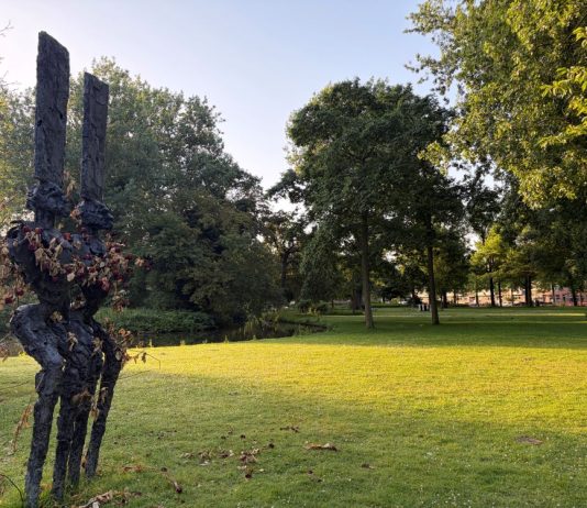 Nelson Carrilho, maker van ‘Dragers van Verre’, overleden