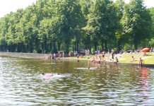 Verlaten straten en volle sloten, zo ziet de hitte eruit in West
