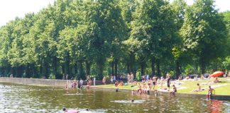 Verlaten straten en volle sloten, zo ziet de hitte eruit in West