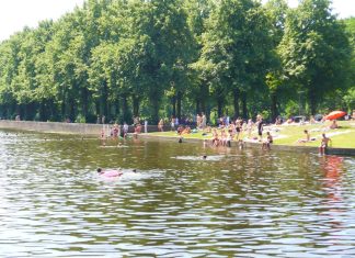 Verlaten straten en volle sloten, zo ziet de hitte eruit in West
