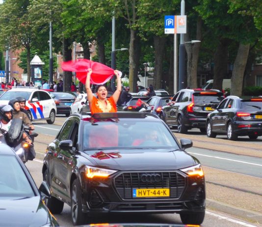 Supporters Marokko vieren overwinning op Nederlands elftal