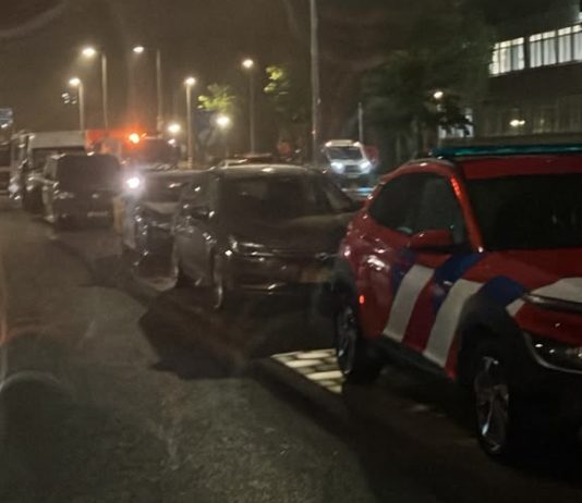 Explosie en brand bij flat in Osdorp: zeker zeven gewonden, flat ontruimd