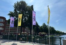 Buurtfeestje op de Molenslootbrug in De Baarsjes