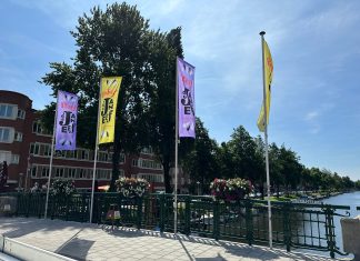 Laatste zaterdag van augustus feest De Baarsjes op de Molenslootbrug