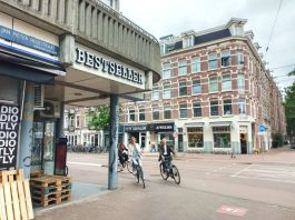 Boekhandel Bestseller op de Kinkerstraat na plofkraak opnieuw open