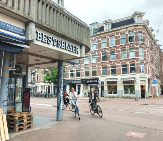 Boekhandel Bestseller op de Kinkerstraat na plofkraak opnieuw open