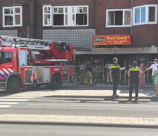 Brand bij snackbar op Jan Evertsenstraat in De Baarsjes