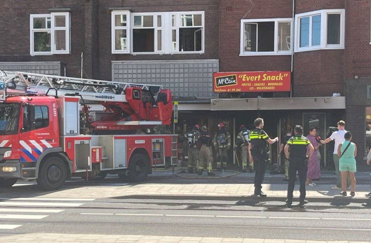 Brand bij snackbar op Jan Evertsenstraat in De Baarsjes