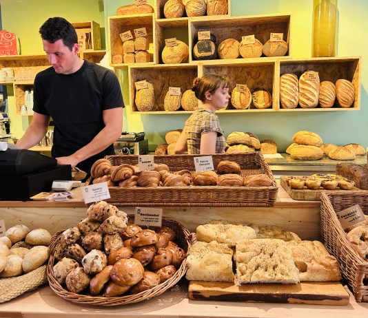 Bakkerij Mama heeft nu ook een winkel bij ons om de hoek