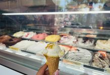 In tropische, Thaise sferen met mango sticky rice (ice)