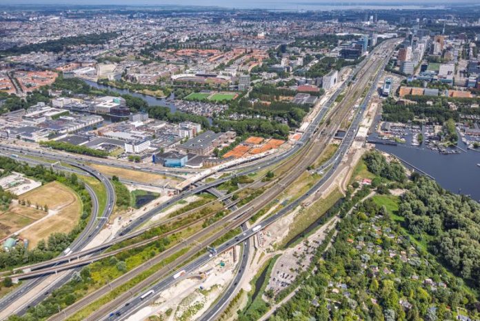 260724 Foto Topview viaduct Knooppunt de Nieuwe Meer