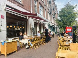 Vriendenclub opent café met Limburgs bier en vlaai