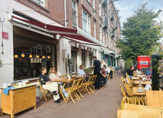 Vriendenclub opent café met Limburgs bier en vlaai