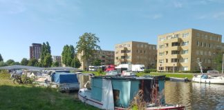 Zorgen over illegale bewoning van bootjes Erasmusgracht, stadsdeel belooft maatregelen
