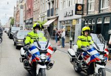 Rouwstoet Peter Faber door Haarlemmerbuurt: ‘Dag lieve man’